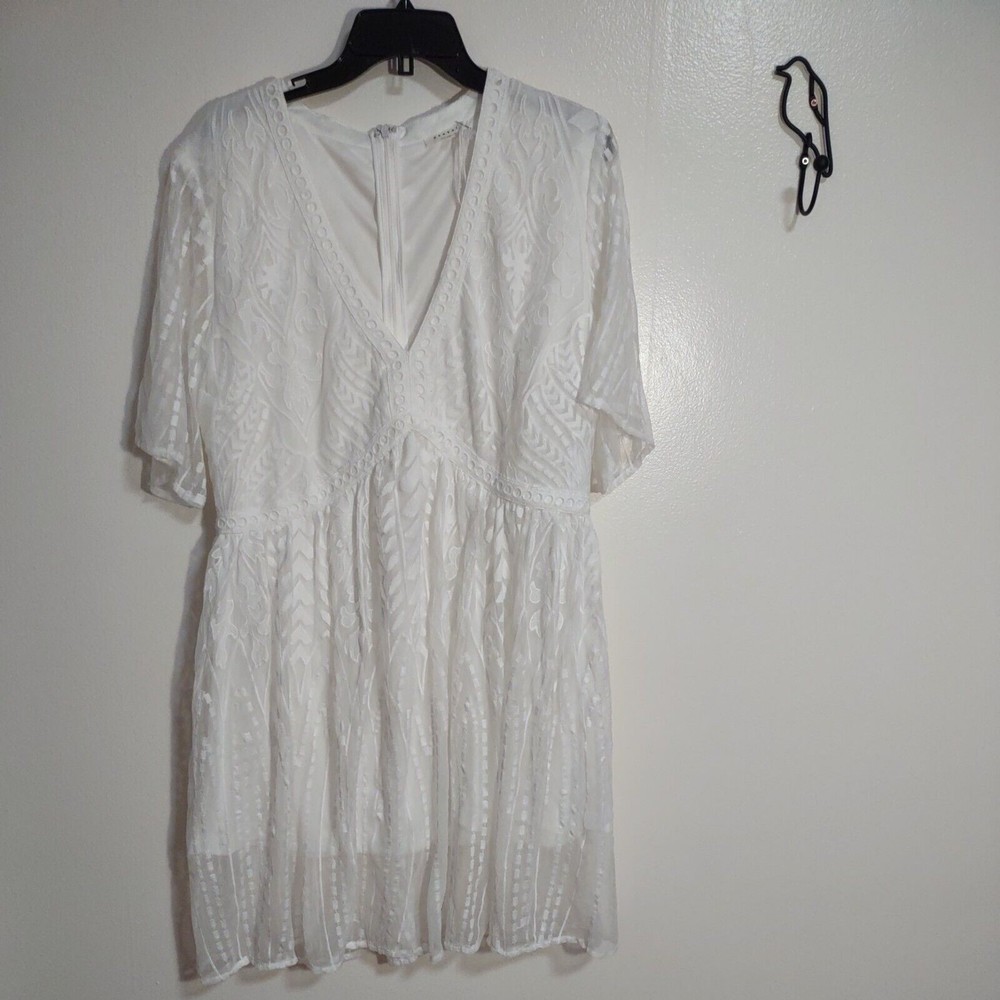 BaeVely Sz S (1X -See measurements) Floral Textured Embroidered White Midi Dress